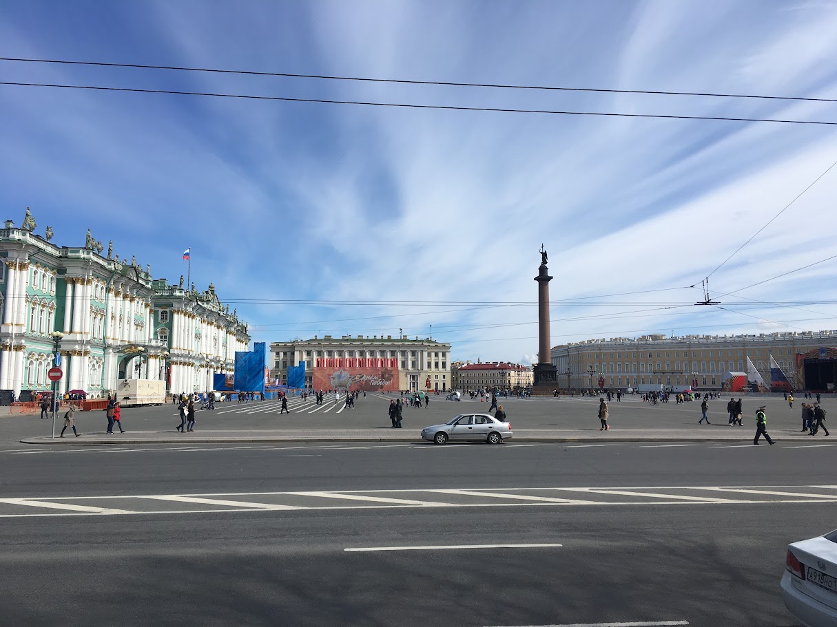 Парад Победы в Петербурге пройдет на Дворцовой