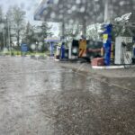 Власти Петербурга и Ленобласти обсуждают ограничения на продажу бензина