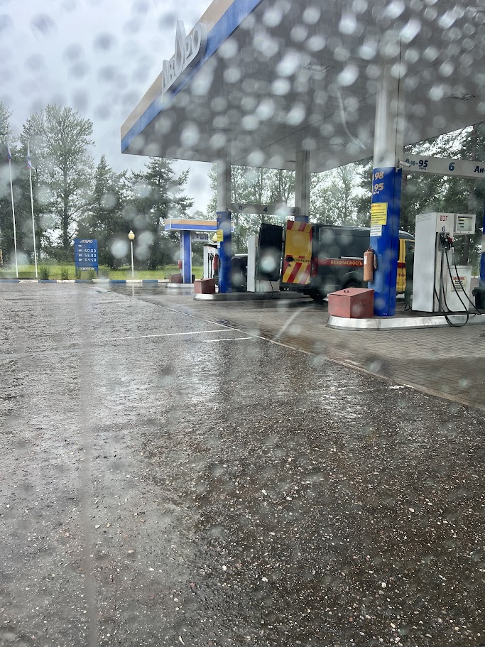 Власти Петербурга и Ленобласти обсуждают ограничения на продажу бензина